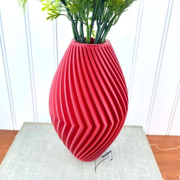Modern Geometric Vase, The Soko Vase, Twisted Geometric Design, Sleek Minimalist - Picture 2 of 9
